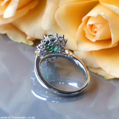 Prachtvoller Smaragd Ring "Entourage"