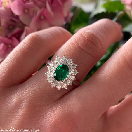 Prachtvoller Smaragd Ring "Entourage"