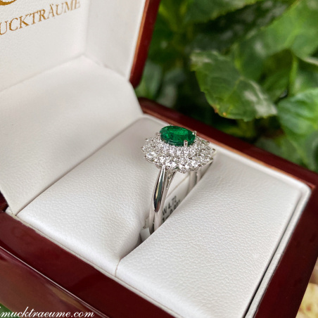 Prachtvoller Smaragd Ring "Entourage"