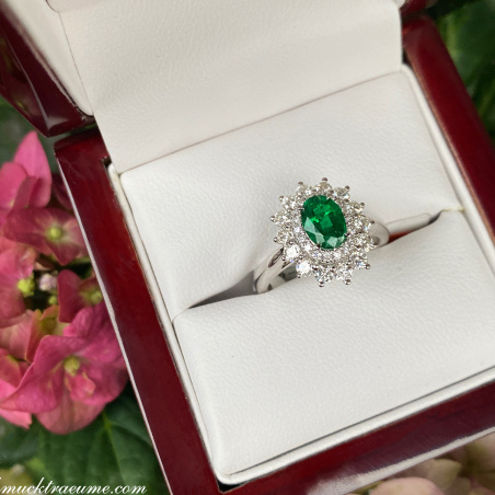 Prachtvoller Smaragd Ring "Entourage"
