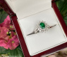 Prachtvoller Smaragd Ring "Entourage"