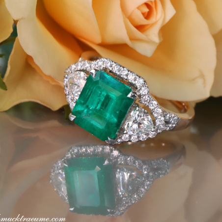Luxuriöser Ring mit kolumbianischem Smaragd und Diamant Herzen (Muzo)