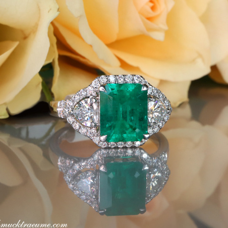 Luxuriöser Ring mit kolumbianischem Smaragd und Diamant Herzen (Muzo)