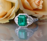 Luxuriöser Ring mit kolumbianischem Smaragd und Diamant Herzen (Muzo)