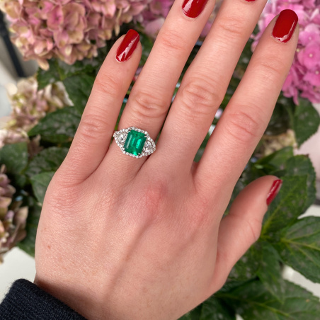 Luxuriöser Ring mit kolumbianischem Smaragd und Diamant Herzen (Muzo)