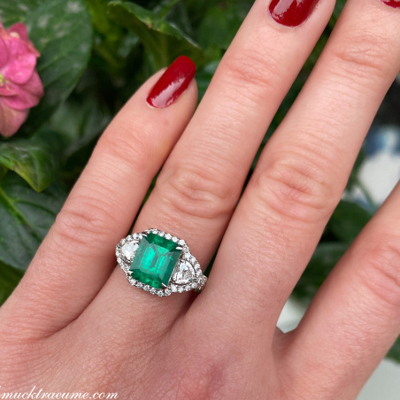 Luxuriöser Ring mit kolumbianischem Smaragd und Diamant Herzen (Muzo)