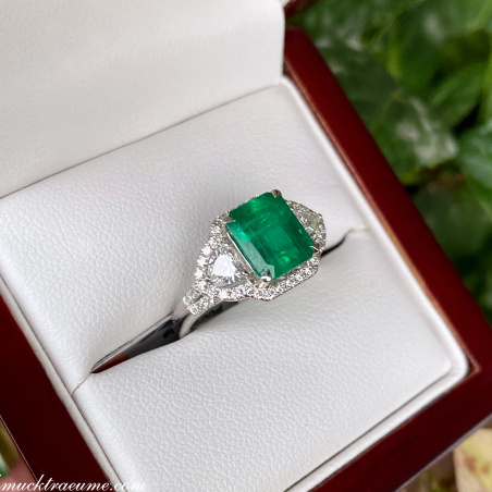 Luxuriöser Ring mit kolumbianischem Smaragd und Diamant Herzen (Muzo)
