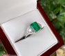 Luxuriöser Ring mit kolumbianischem Smaragd und Diamant Herzen (Muzo)