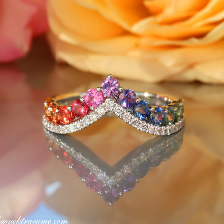 Raffinierter Regenbogen Saphir Ring mit Brillanten
