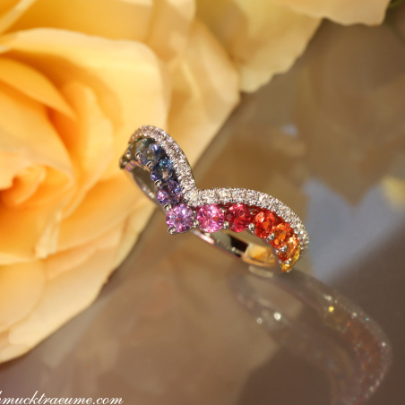 Raffinierter Regenbogen Saphir Ring mit Brillanten