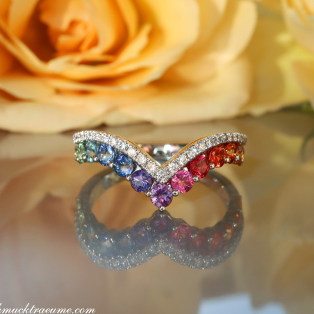 Raffinierter Regenbogen Saphir Ring mit Brillanten