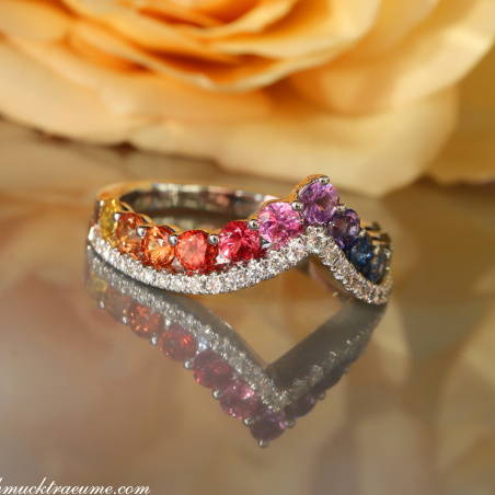 Raffinierter Regenbogen Saphir Ring mit Brillanten
