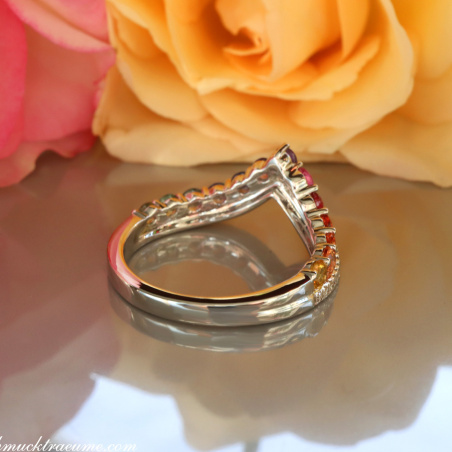 Raffinierter Regenbogen Saphir Ring mit Brillanten