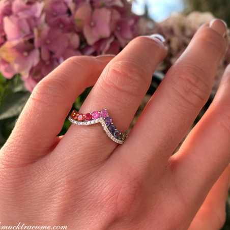 Raffinierter Regenbogen Saphir Ring mit Brillanten