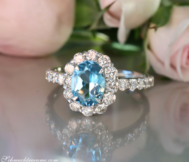 Zeitlos eleganter Aquamarin Ring mit Brillanten