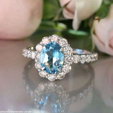 Zeitlos eleganter Aquamarin Ring mit Brillanten