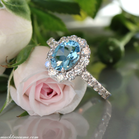 Zeitlos eleganter Aquamarin Ring mit Brillanten