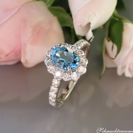 Zeitlos eleganter Aquamarin Ring mit Brillanten