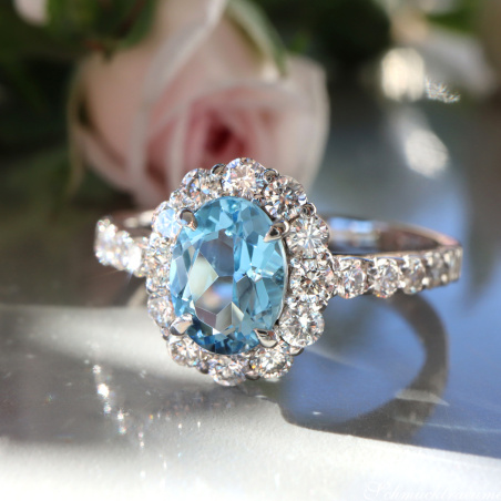 Zeitlos eleganter Aquamarin Ring mit Brillanten
