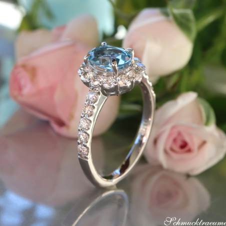 Zeitlos eleganter Aquamarin Ring mit Brillanten