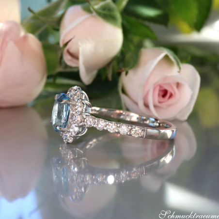 Zeitlos eleganter Aquamarin Ring mit Brillanten