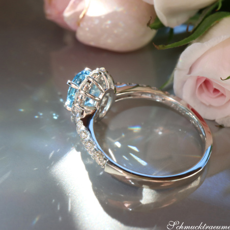 Zeitlos eleganter Aquamarin Ring mit Brillanten