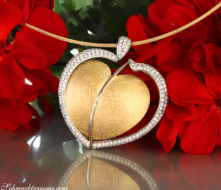 Prachtvolles Herz Collier mit Brillanten „Golden Sparkle“