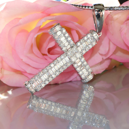 Impressive Diamond Cross Pendant