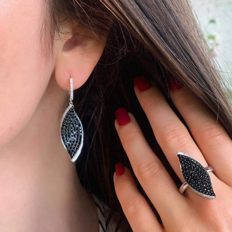Black & White Diamond Ring in a Leaf Design