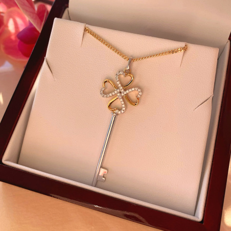 Bezaubernder Brillanten Schlüssel Anhänger an Kette | SCHMUCKTRÄUME.COM