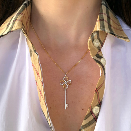 Bezaubernder Brillanten Schlüssel Anhänger an Kette | SCHMUCKTRÄUME.COM