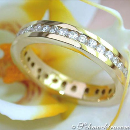 Attractive Diamond Eternity Ring in Yellow gold 18k
