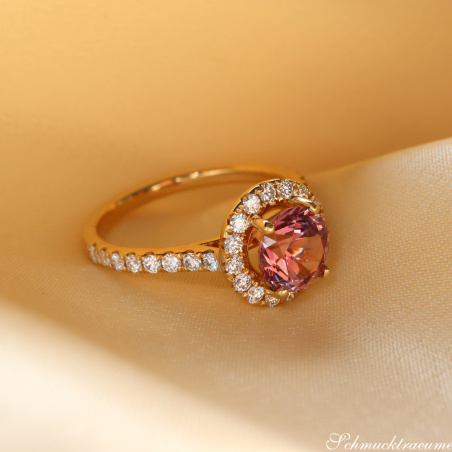 Femininer Rosa Malaya Granat Ring mit Brillanten
