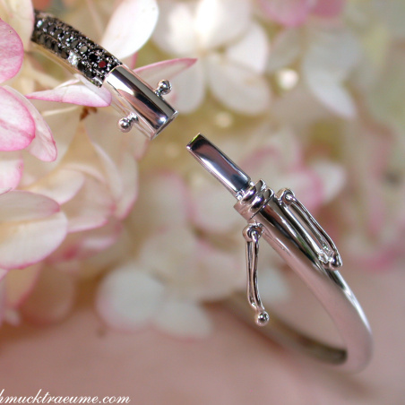 Armreif mit schwarzen Diamanten