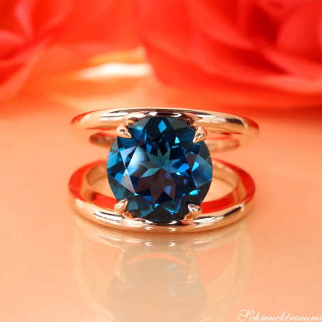 Auffallender Blautopas Ring „Blue Minimalism“