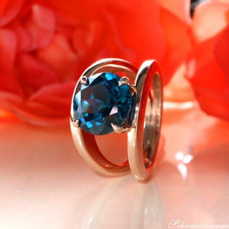 Auffallender Blautopas Ring „Blue Minimalism“