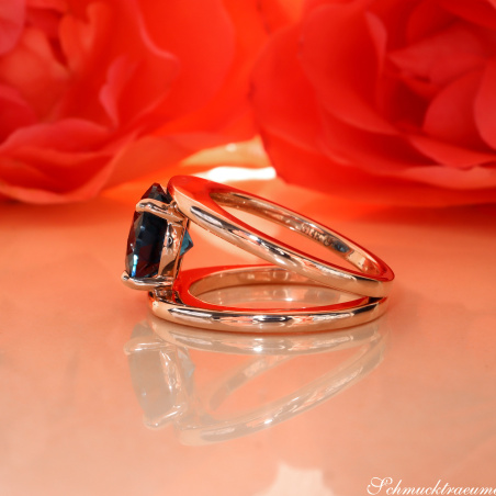 Auffallender Blautopas Ring „Blue Minimalism“