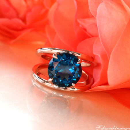 Auffallender Blautopas Ring „Blue Minimalism“