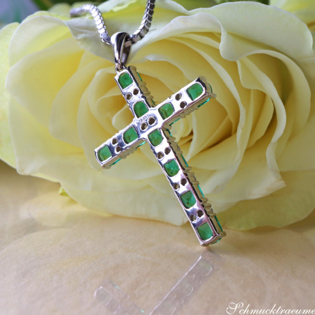 Smaragd Kreuz Anhänger mit Brillanten