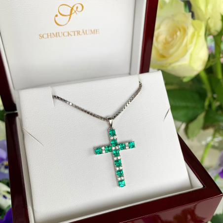Smaragd Kreuz Anhänger mit Brillanten
