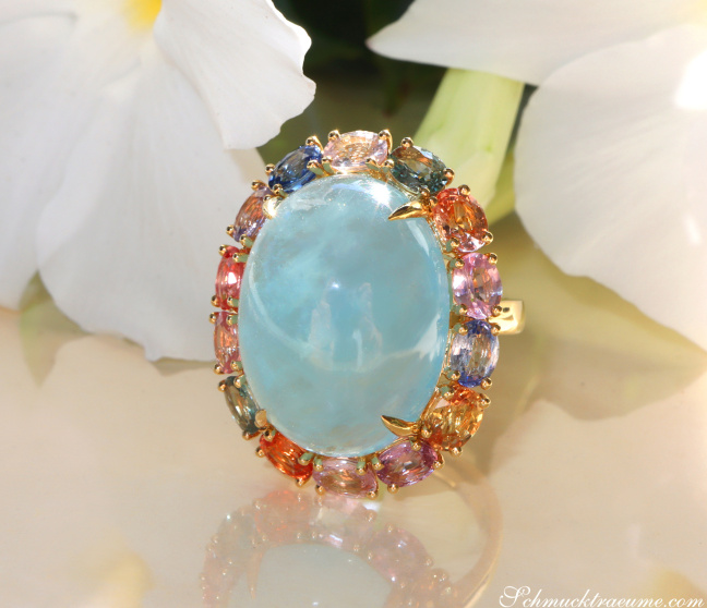 Opulenter Milky Aquamarin Ring mit Multicolor Saphiren