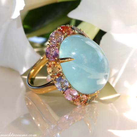 Opulenter Milky Aquamarin Ring mit Multicolor Saphiren