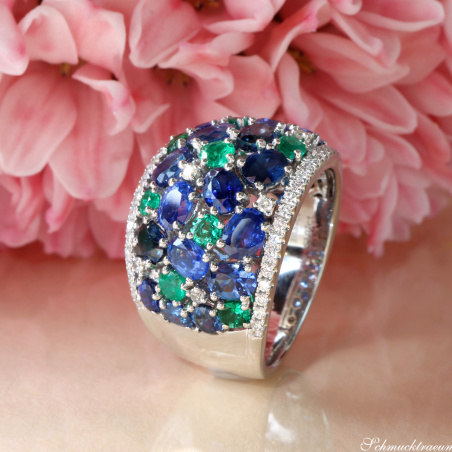 Fabelhafter Saphir Ring mit Smaragden und Brillanten