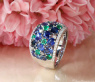 Fabelhafter Saphir Ring mit Smaragden und Brillanten