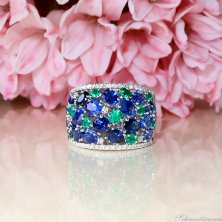 Fabelhafter Saphir Ring mit Smaragden und Brillanten