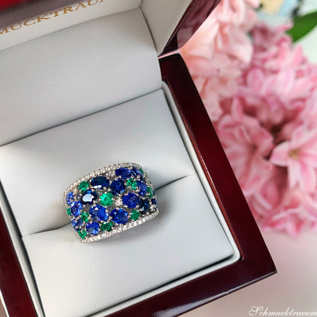 Fabelhafter Saphir Ring mit Smaragden und Brillanten
