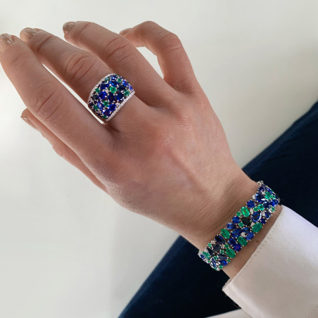 Fabelhafter Saphir Ring mit Smaragden und Brillanten