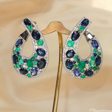 Luxuriöse Saphir Ohrgehänge mit Smaragden und Brillanten (20,56 ct.)