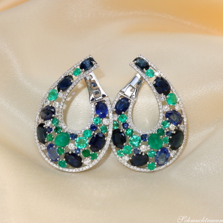 Luxuriöse Saphir Ohrgehänge mit Smaragden und Brillanten (20,56 ct.)