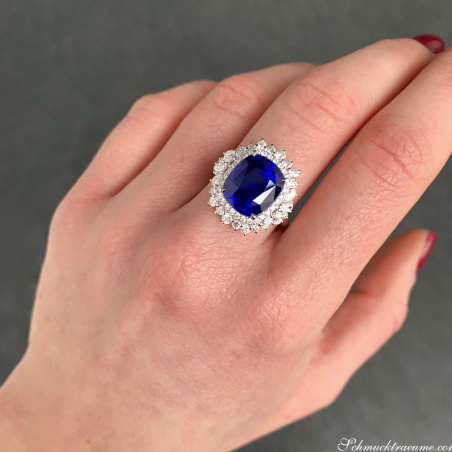 High Jewelry: Spektakulärer Ceylon Saphir Ring mit Diamanten
